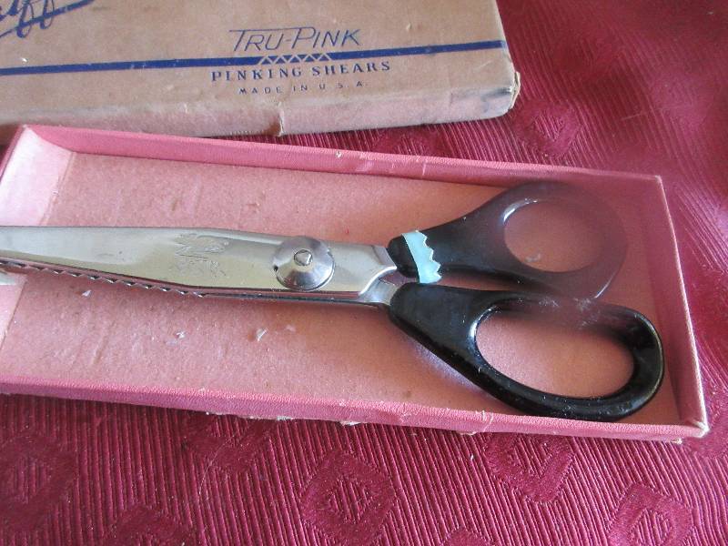 VINTAGE PINKING SHEARS
