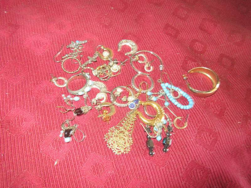 VINTAGE JEWLERY