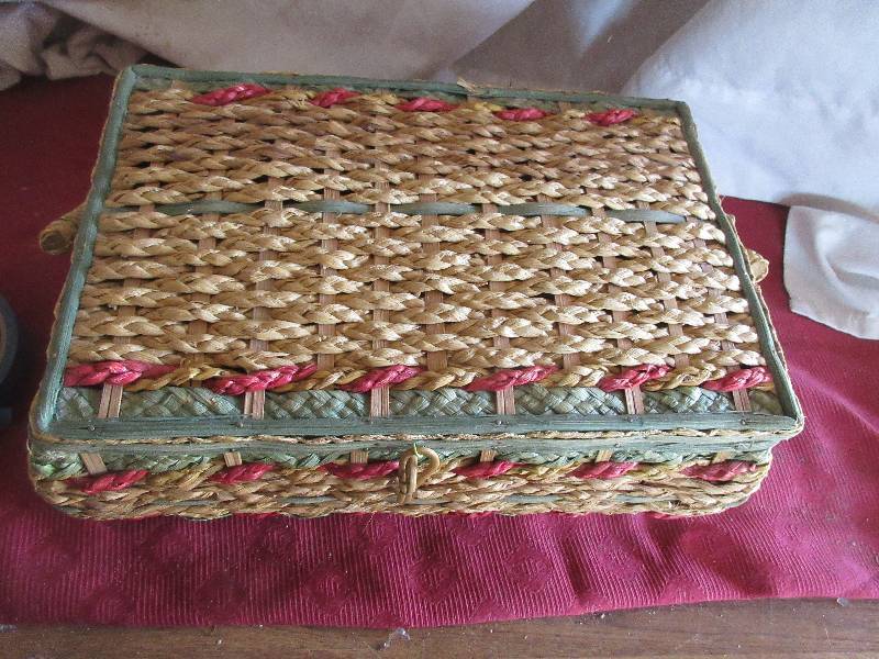 VINTAGE SEWING BASKET