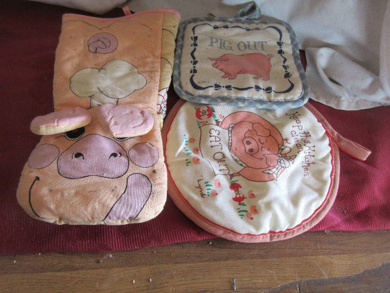 HAND CRAFTED POT HOLDERS
