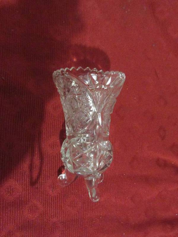 3 LEG CRYSTAL VASE