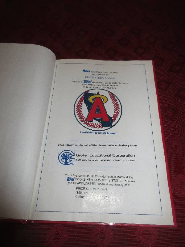 TOPPS BASEBALL CARD BOOK