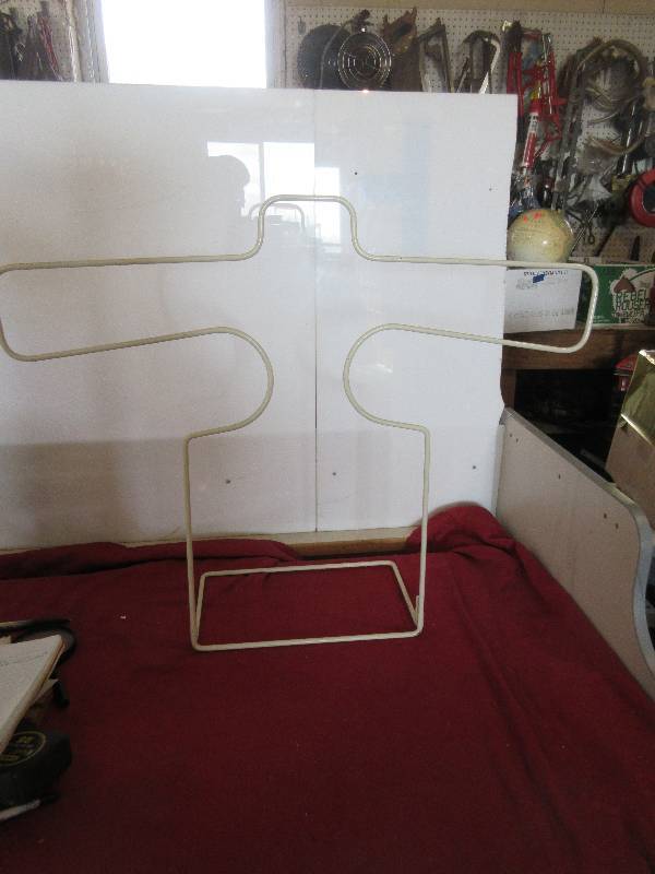 METAL SHIRT DISPLAY RACK