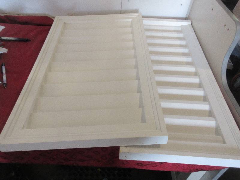 2 WHITE SHUTTER BUARDS