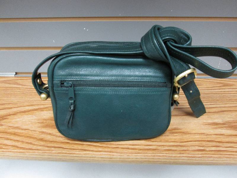Green zip purse...
