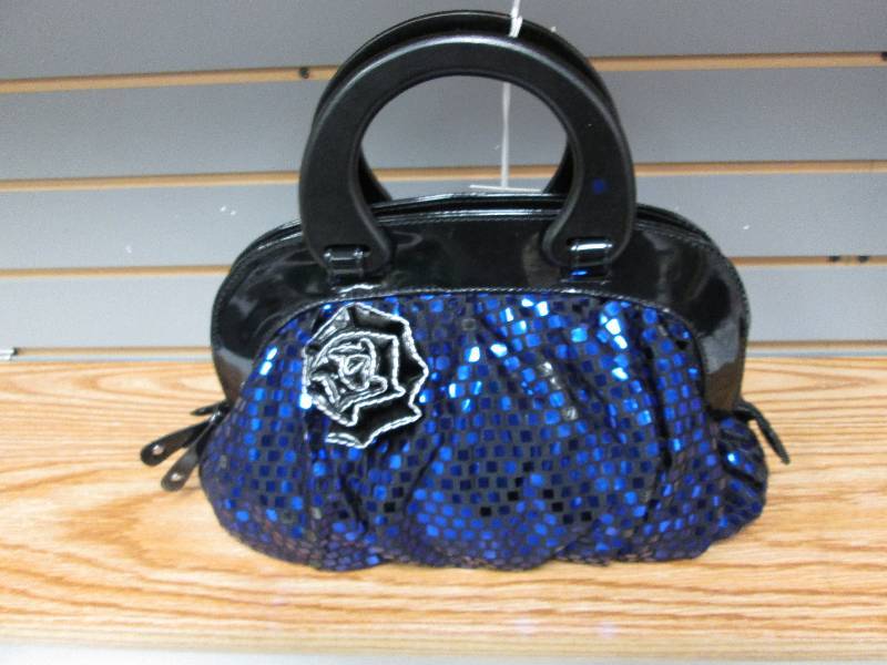 Blueblack purse with zipper...