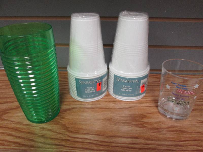 2 packs of 16 - 16ox plastic glasse...