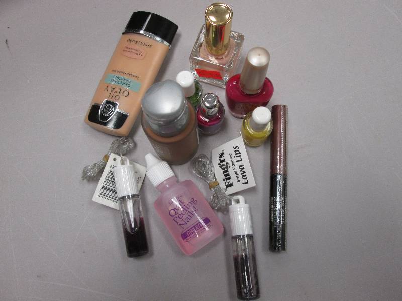 Lot of assorted makeup items...