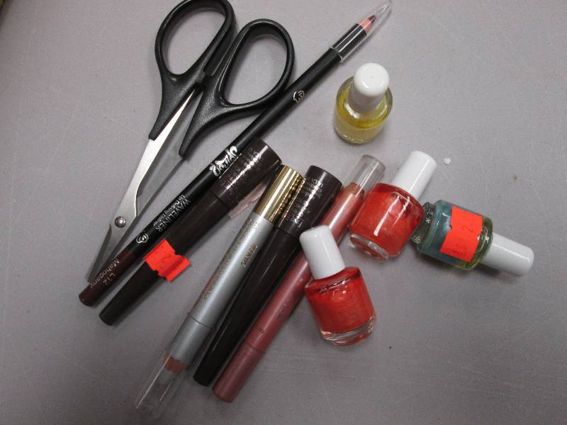 Lot of assorted makeup items...