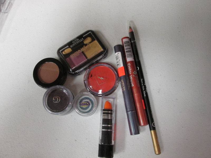 Lot of assorted makeup items...