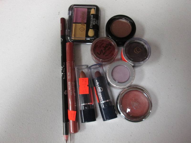 Lot of assorted makeup items...