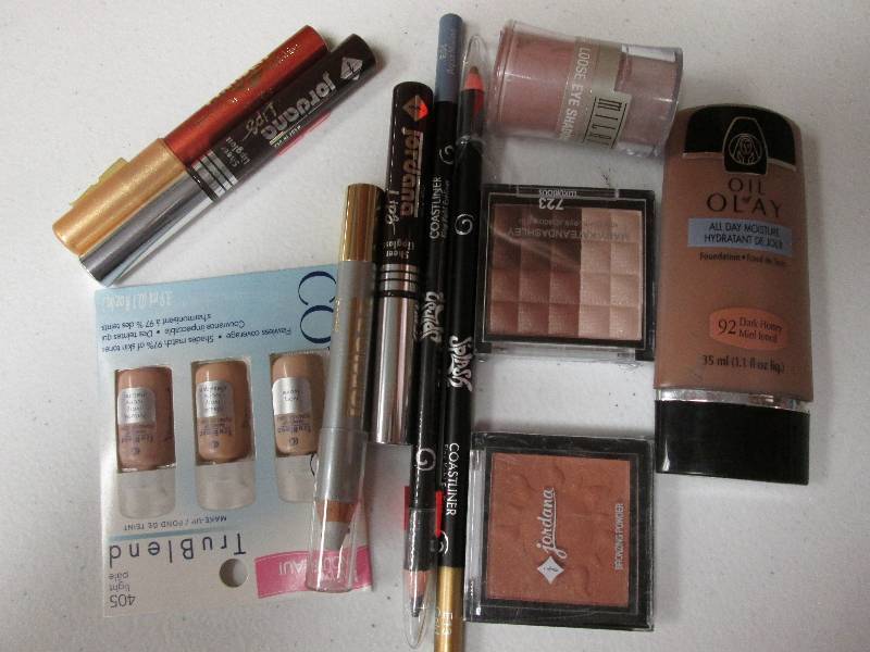 Lot of assorted makeup items...