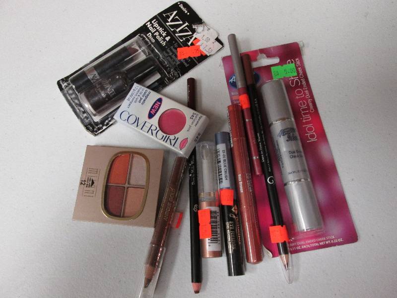 Lot of assorted makeup items...