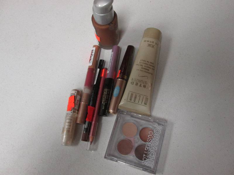 Lot of assorted makeup items...