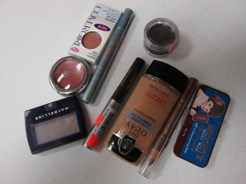Lot of assorted makeup items...