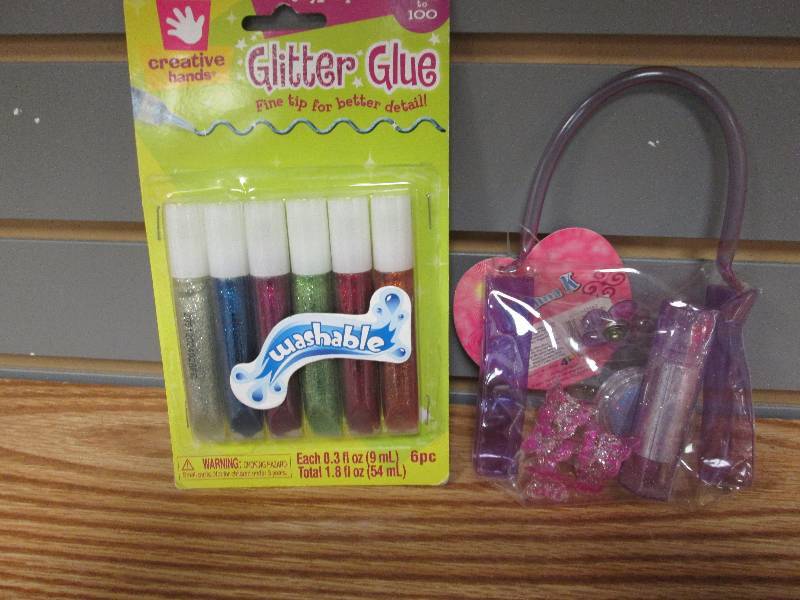 Pack of glitter glue, Little girl p...