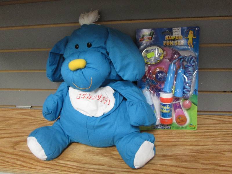 Schnuffi cloth dog with Fun in the ...