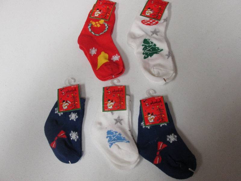 Lot of 5 Christmas socks 3 small, ...