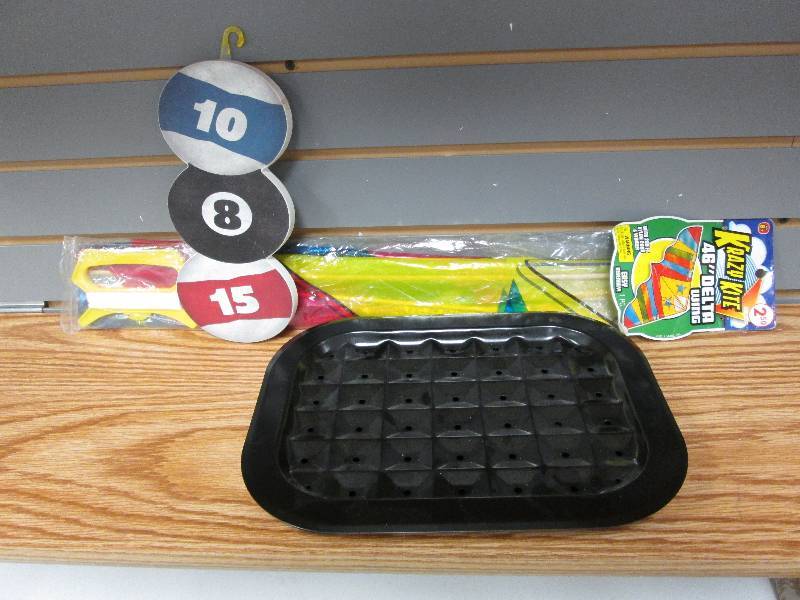 Small broiler pan, kite, billard de...