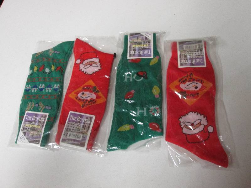 Lot of 4 mens dress Christmas sock...