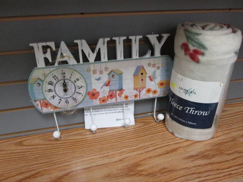 Family themed clock hook plaque, fl...