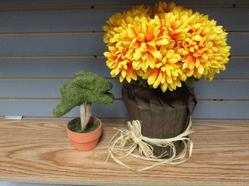 Artificial golden mum, decor piece...