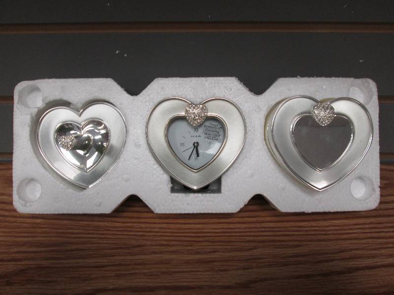 Things Remembered 3 pc vanity set -...