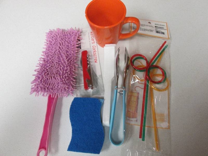 Assorted kitchen gadgets & cleaning...