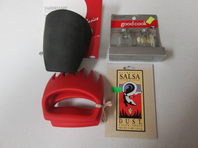 Salt & pepper shakers, Farberware s...