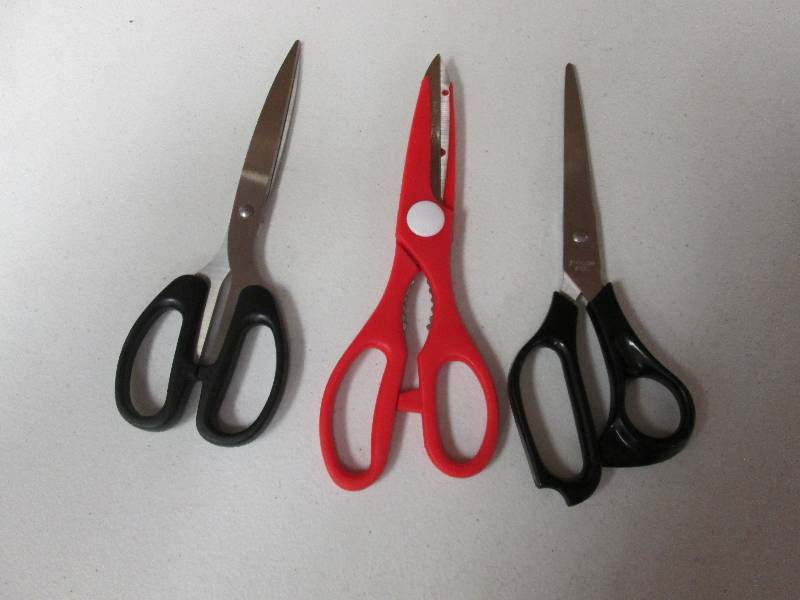 Lot of 3 assorted scissors...