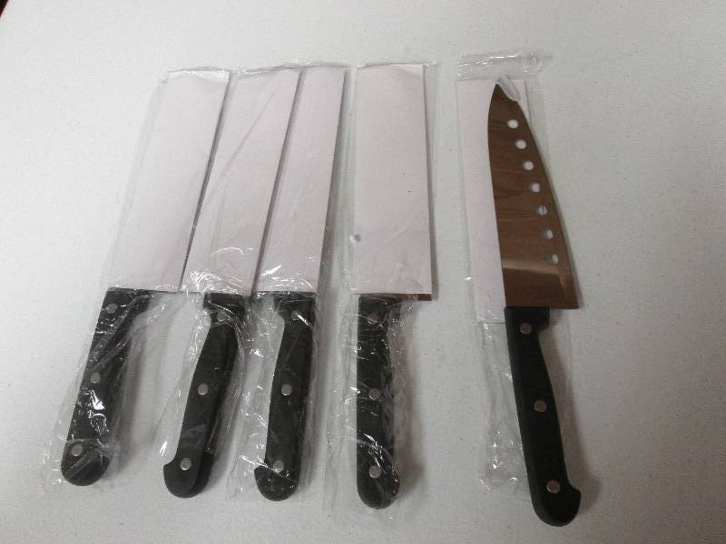 Lot of 5 Gold Coast Santouku knives...