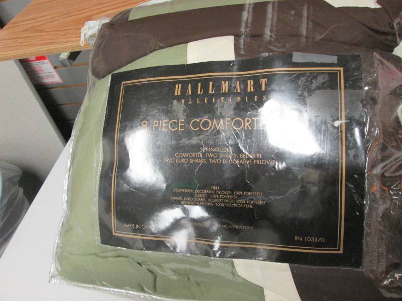 Hallmart 8 pc queen comforter set...