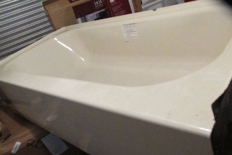 lot 41 image: 5 foot metal insulated bathtub...