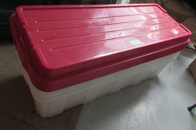 lot 51 image: Lot of 4 large plastic storage tote...