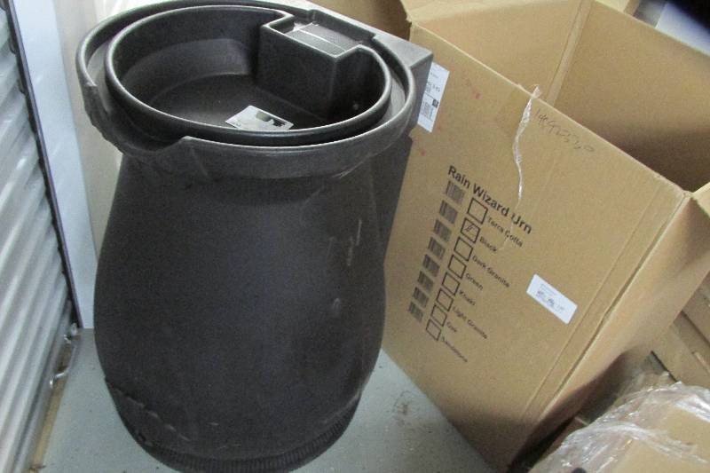 lot 76 image: Rain Wizzard urn composting bin...