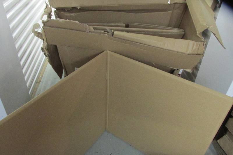lot 78 image: Box of large packing or shipping bo...