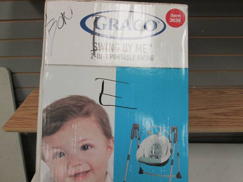 lot 207 image: Graco Swing By Me 2n1 Portable Swin...