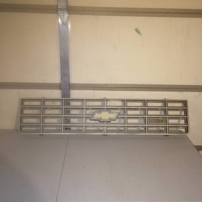 Chevrolet 350 Grill