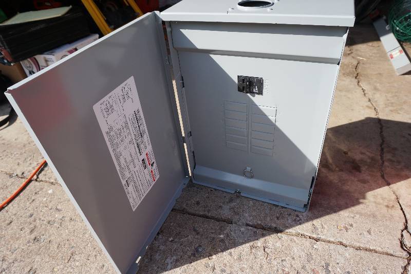lot 5 image: Murray LW12246100 100 Amp Outdoor Load Center Electrical Service Box