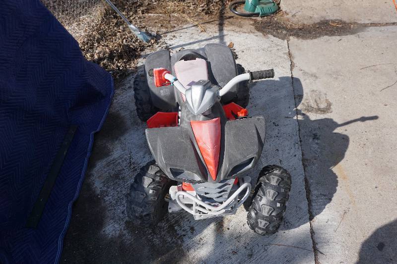 lot 47 image: Ultimate Terrain Tractor Battery Powered Childrens Ride On Toy