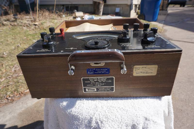 lot 9 image: Singer Sensitive Research Model VAW Voltage, Amperes, and Wattage Meter