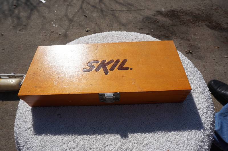 lot 37 image: Skil Brand 10 pc Hole Drill Set With Storage Case