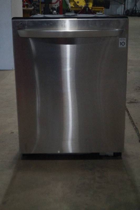 lot 18 image: LG Dishwasher in Stainless Steel with Stainless Steel Tub