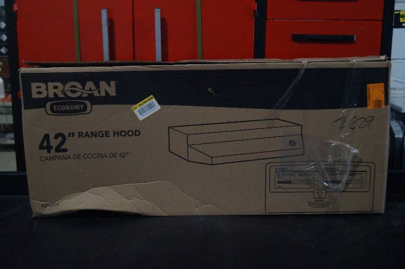 lot 31 image: Broan 42 Range Hood