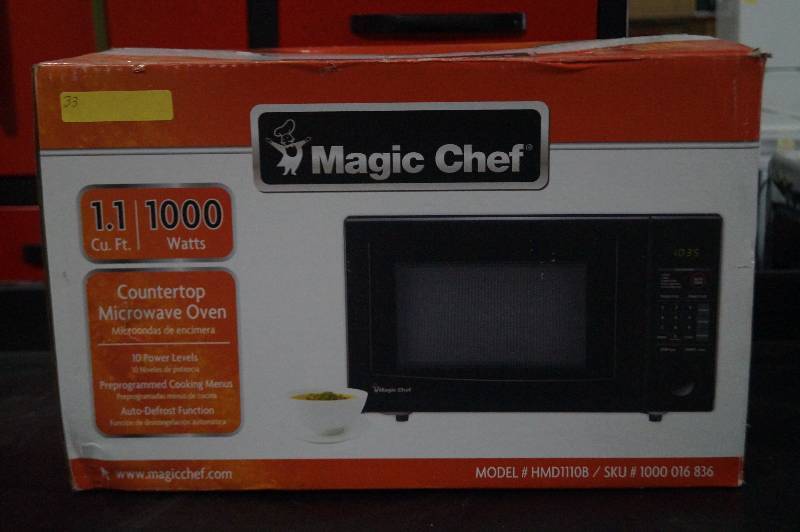 lot 33 image: Magic Chef Countertop Microwave in Black