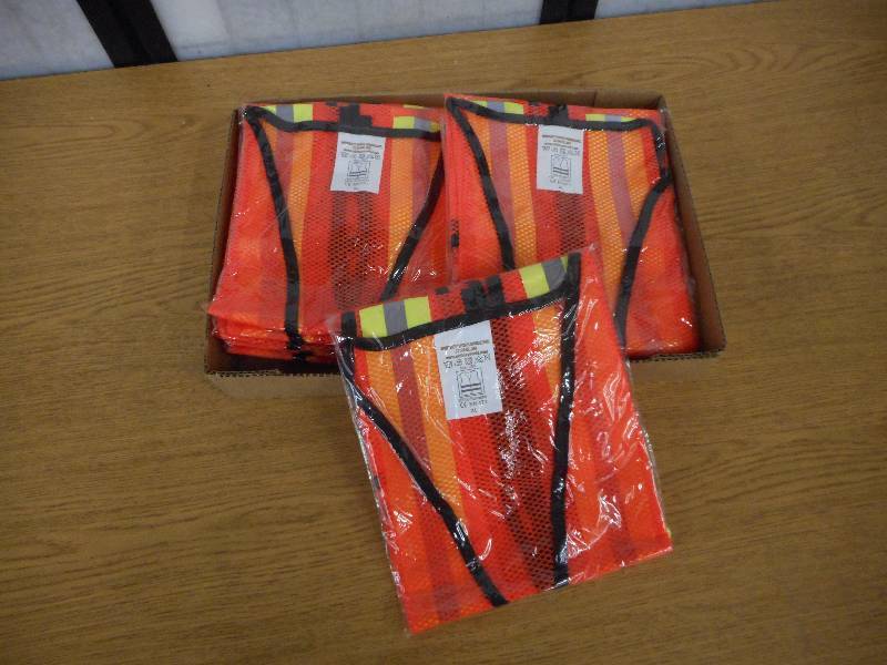 (10) ORANGE SAFETY VESTS XL