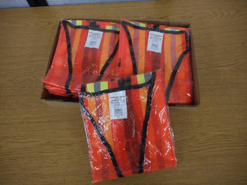 (10) ORANGE SAFETY VESTS XL
