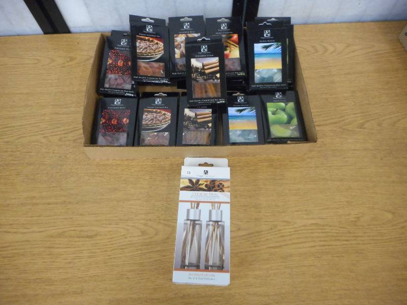 15 PIECE SCENTSY WAX MELT AND AIR FRESHENERS