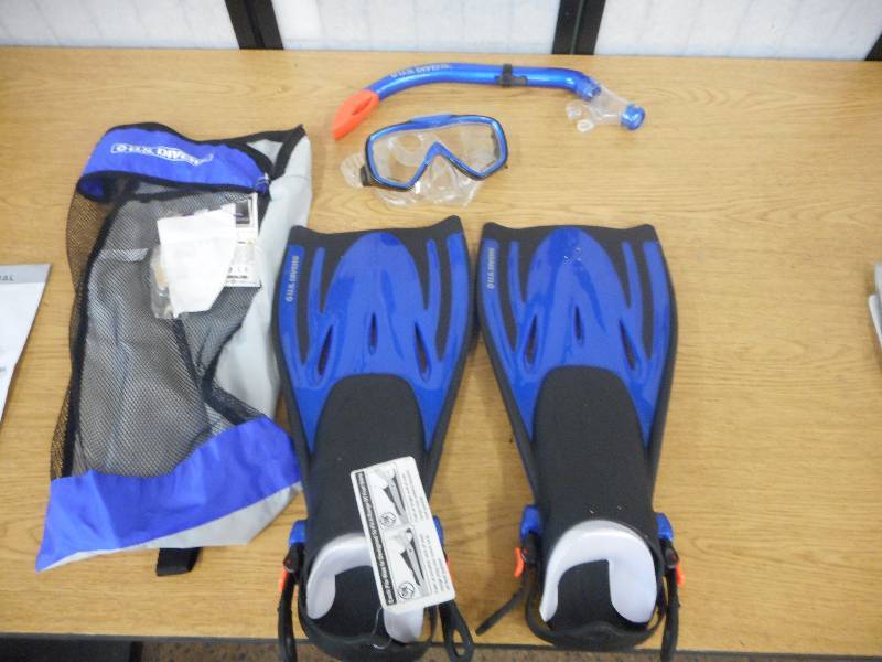 U.S. DIVERS SWIMMING KIT WITH CARRYING CASE