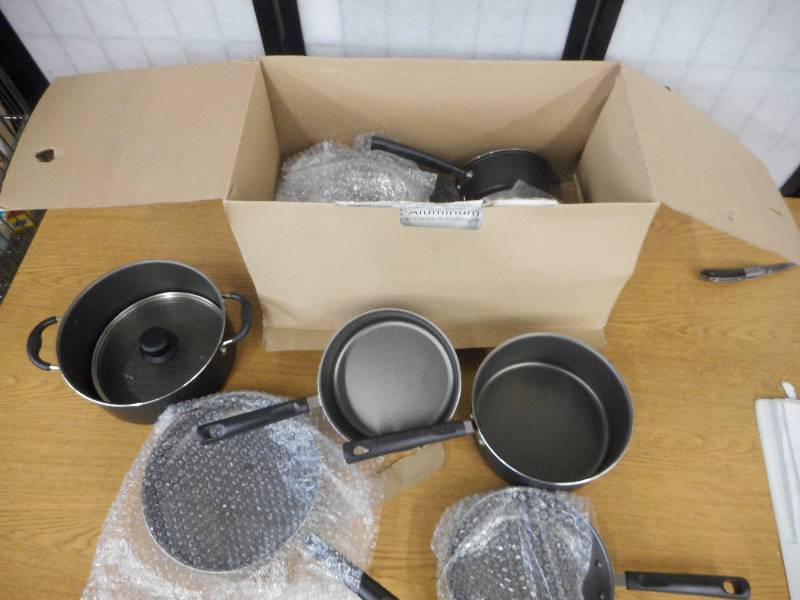 Mainstays 18-Piece Nonstick Cookware Set